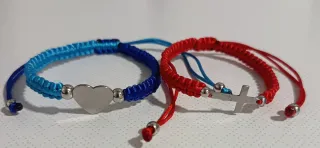 Pulseras hechas y colgantes hechos a mano