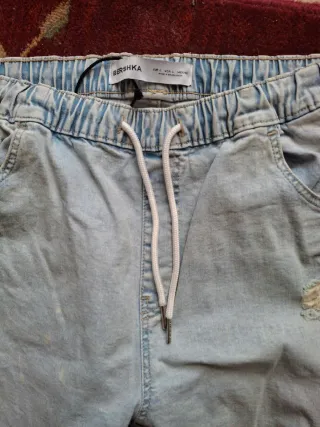 Pantalón vaquero Bershka desgastado
