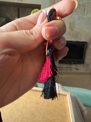 Pendientes largos flecos negro y granate