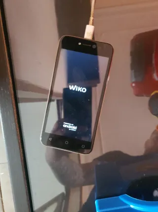 Móvil Wiko Negro/Dorado