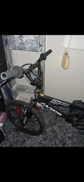 Bicicleta BMX Avigo Negra