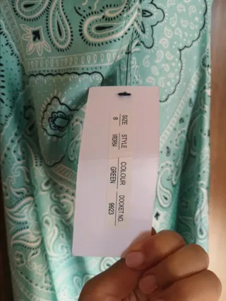 Vestito estivo con schiena scoperta