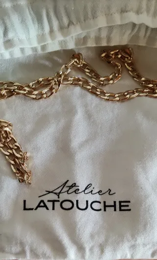 Bolso de mano tipo clutch beige