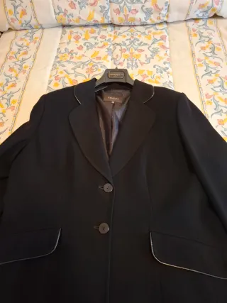 Traje chaqueta y falda negro talla 46