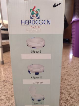 Asiento elevador inodoro movilidad reducida.