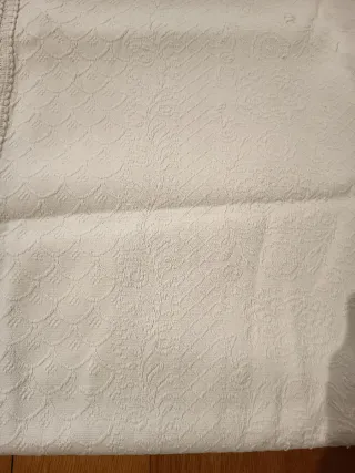 Colcha branca em tecido