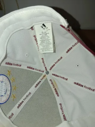 Gorra Adidas Bayern Múnich Blanca y Roja