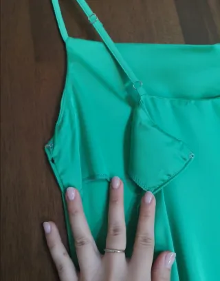 Abito estivo verde con spacco