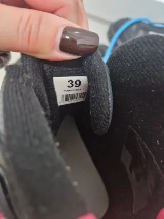 Patines en línea negros y rosas