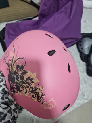 Patines en línea negros y rosas