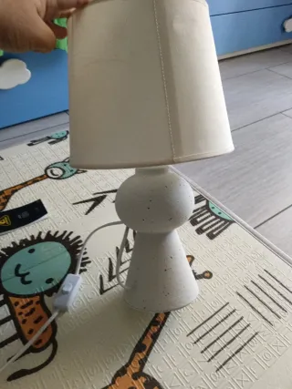 Lampada da tavolo in tessuto e plastica
