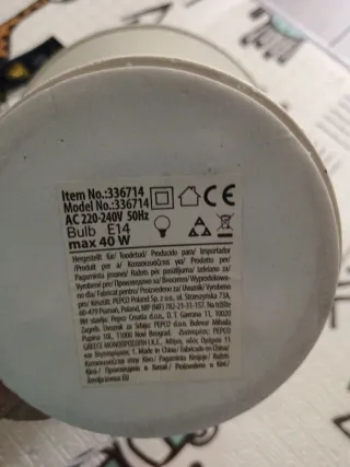 Lampada da tavolo in tessuto e plastica