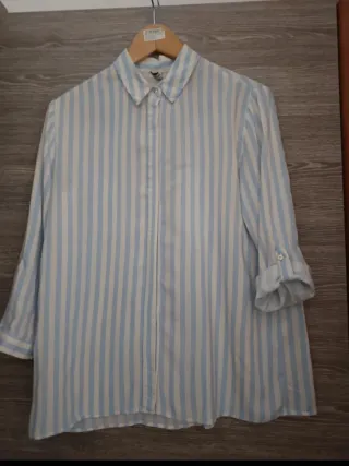 Camisa Stradivarius Rayas Azules y blancas
