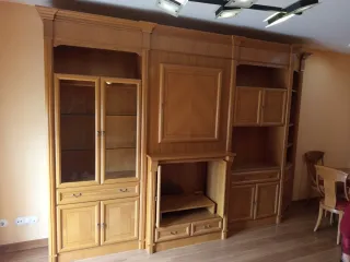 Mueble salón con mesa y sillas