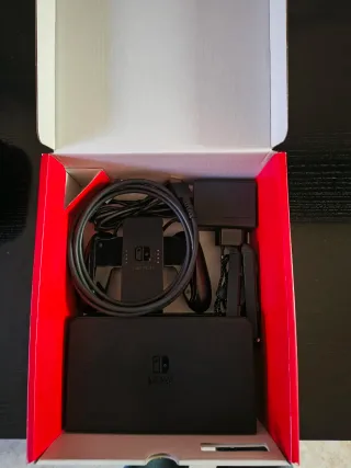 Nintendo Switch OLED + Pokémon Scudo