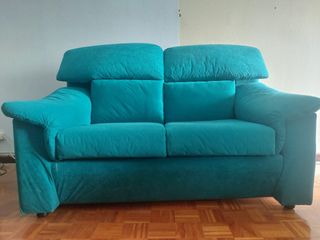 Sofá de tela azul