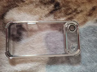 Funda transparente con borde plateado