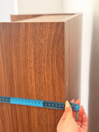 Cómoda 5 cajones madera y metal