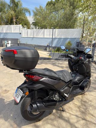 Yamaha XMAX 300 Tech MAX Negra