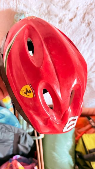 2 Cascos infantil rojo y rosa 8 €cada uno