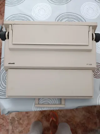 Máquina de escribir antigua.Solo venta en persona.