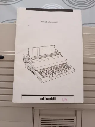 Máquina de escribir antigua.Solo venta en persona.