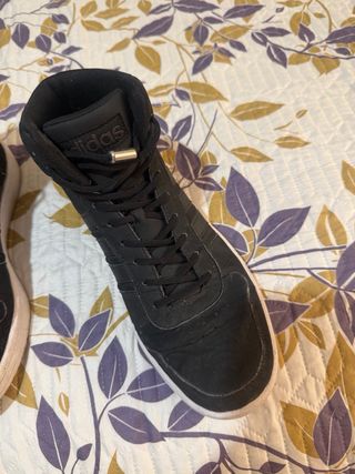 Zapatillas Adidas Negras y Blancas