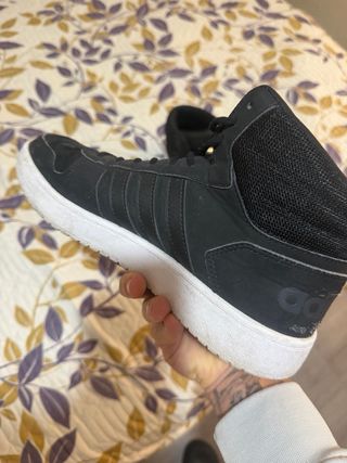 Zapatillas Adidas Negras y Blancas