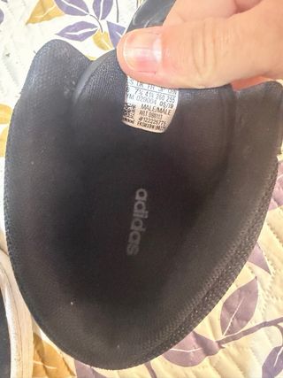Zapatillas Adidas Negras y Blancas