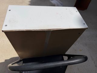 Mueble auxiliar blanco con puertas