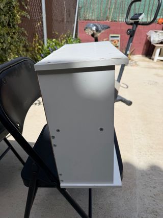 Mueble auxiliar blanco con puertas