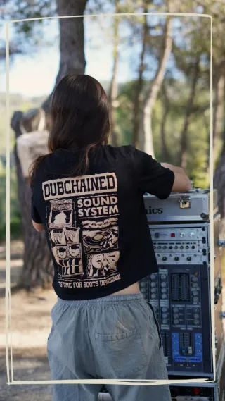 CAMISETAS, TOPS y TOTE BAGS de Dubchained Sound