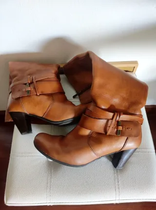 Botas altas de piel Pikolinos.