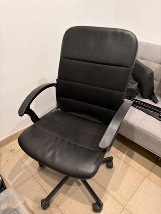 Silla de oficina ergonómica negra
