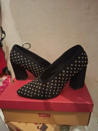 Zapatos negros tacón tachuelas talla 38