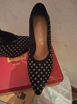 Zapatos negros tacón tachuelas talla 38