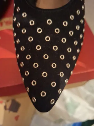 Zapatos negros tacón tachuelas talla 38