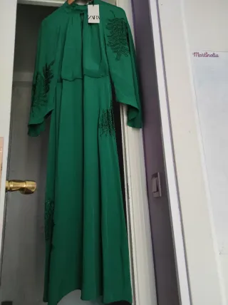 Vestido seda Zara verde abalorios