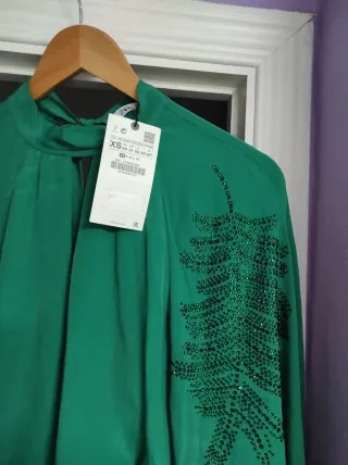 Vestido seda Zara verde abalorios