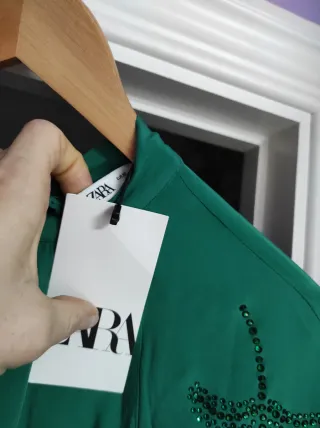 Vestido seda Zara verde abalorios