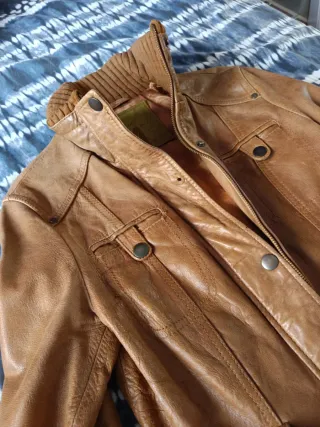 Cazadora de cuero marrón Stradivarius