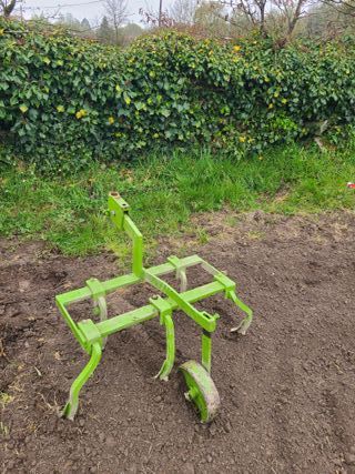 Arado cultivador para motocultor/tractor