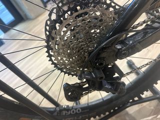 Bicicleta electrica FOCUS Jam2 8.9 Carbono