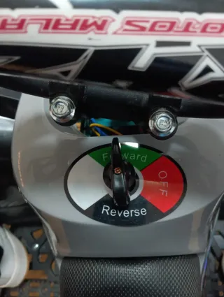 Moto Eléctrica Kuas Infantil Gris/azul y negra.