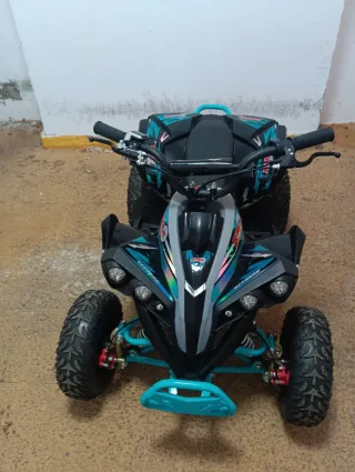 Moto Eléctrica Kuas Infantil Gris/azul y negra.