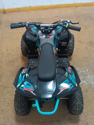 Moto Eléctrica Kuas Infantil Gris/azul y negra.