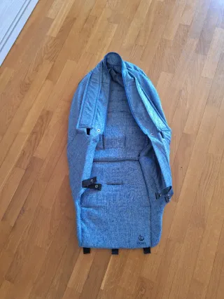 Carro de paseo Stokke azul con capazo