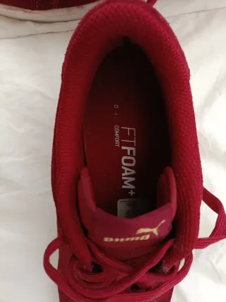 Zapatillas Puma de mujer color granate Talla 39.