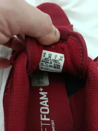 Zapatillas Puma de mujer color granate Talla 39.