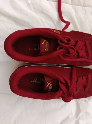 Zapatillas Puma de mujer color granate Talla 39.